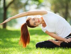 莱万多夫斯基连续七场比赛得分超过刷新纪录，日本队不断突破！观众掌声雷动