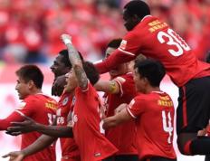 辽宁宏运主场不敌对手，保级形势堪忧
